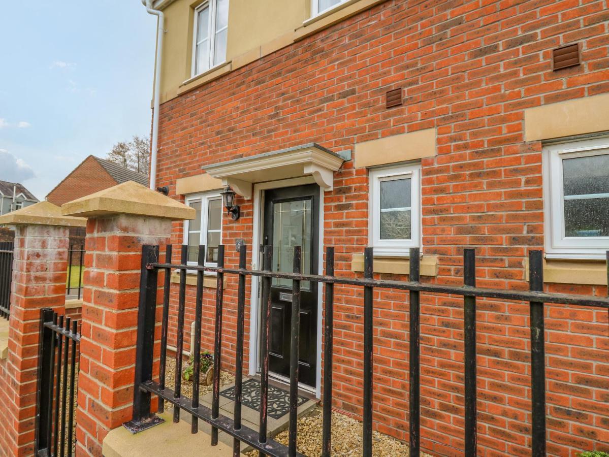 6 Erwr Brenhinoedd Ammanford Exterior foto