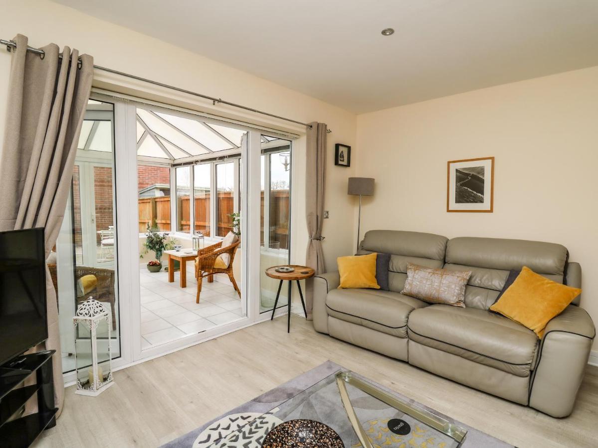 6 Erwr Brenhinoedd Ammanford Exterior foto