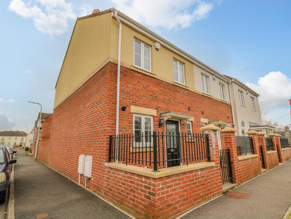 6 Erwr Brenhinoedd Ammanford Exterior foto